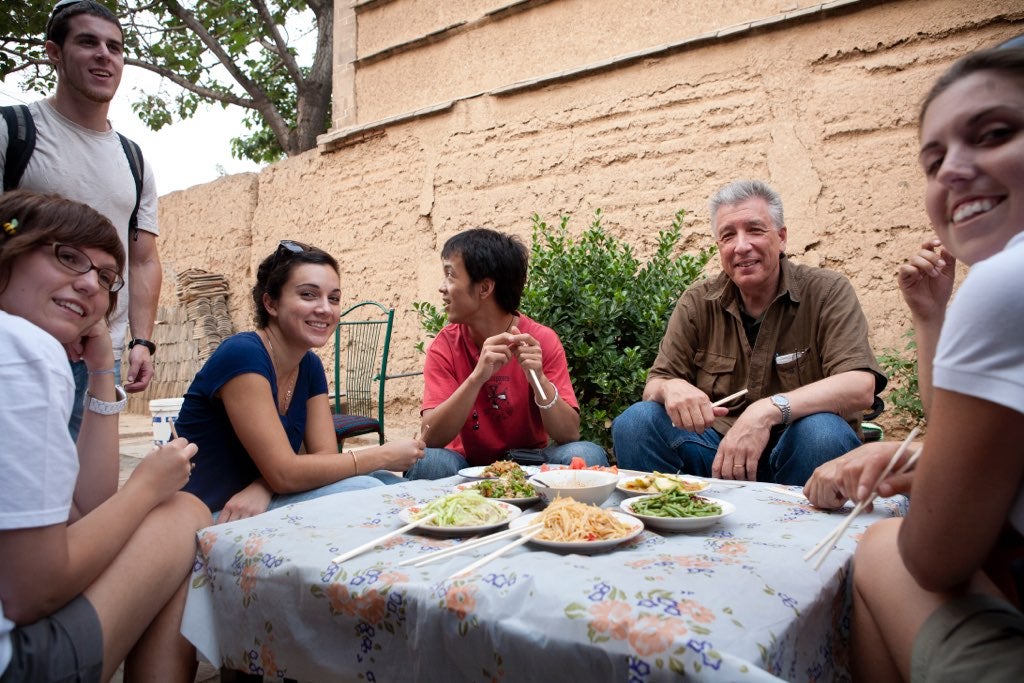 During a Reporting China Maymester, Dahlby and students dine in a farmer’s yard in rural China. Photo courtesy of Rebecca Davis.