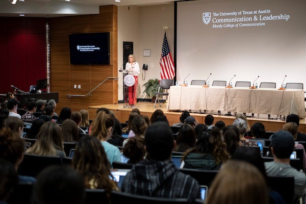 CNN’s Alisyn Camerota speaking to students at a Press Forward event in 2019.