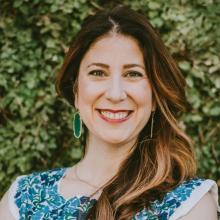 Headshot of Amanda Zamora outside