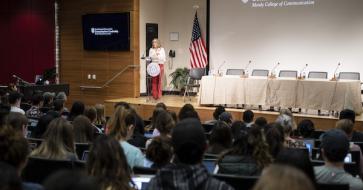CNN’s Alisyn Camerota speaking to students at a Press Forward event in 2019.